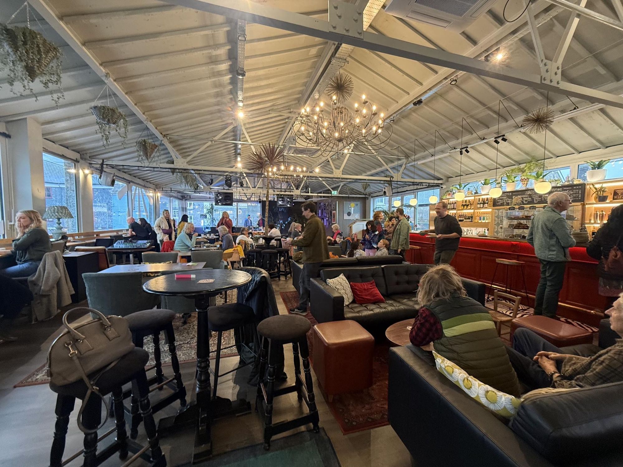 (Bar, Customers). Published on 10-11-2025