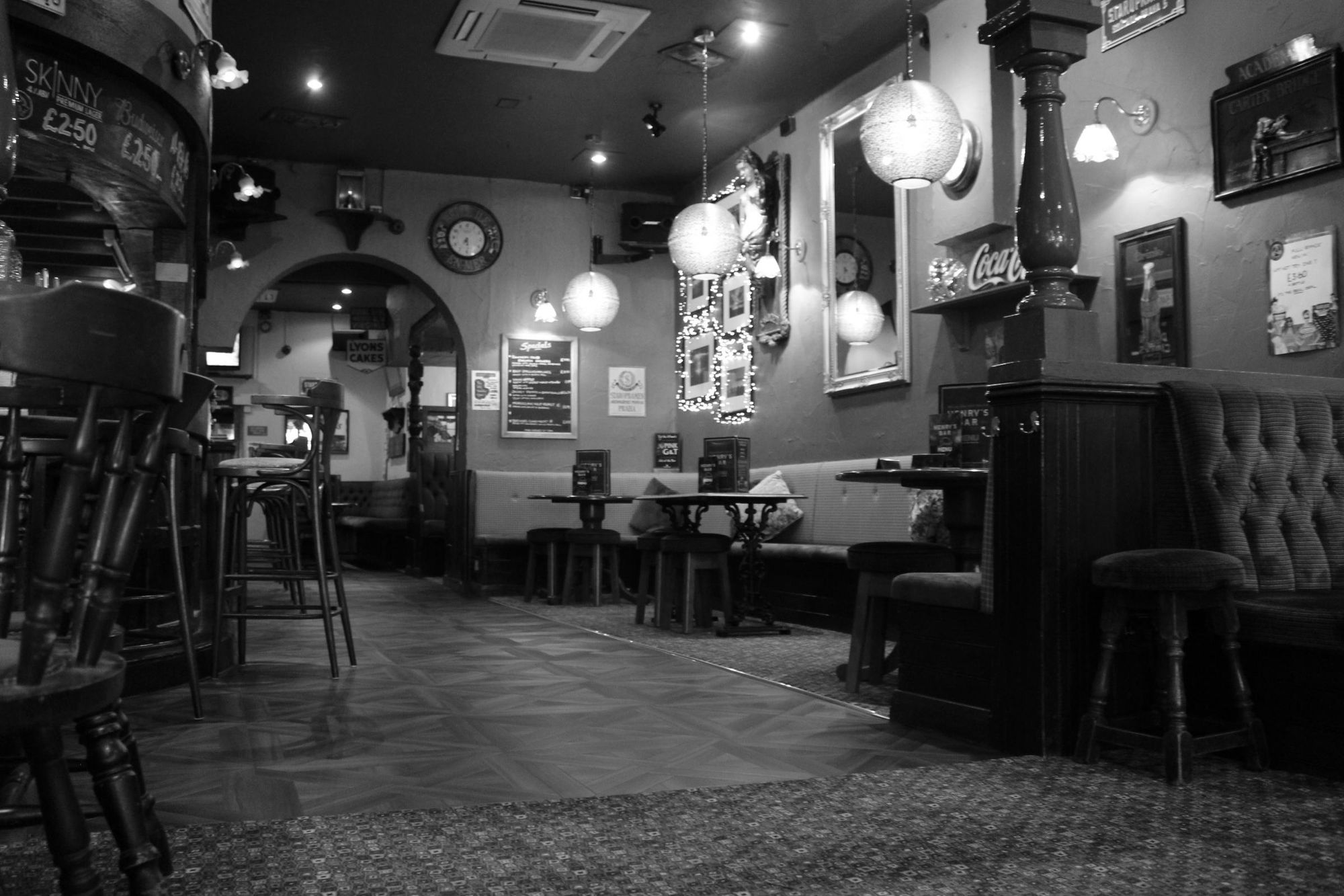 (Pub, Bar). Published on 14-04-2021