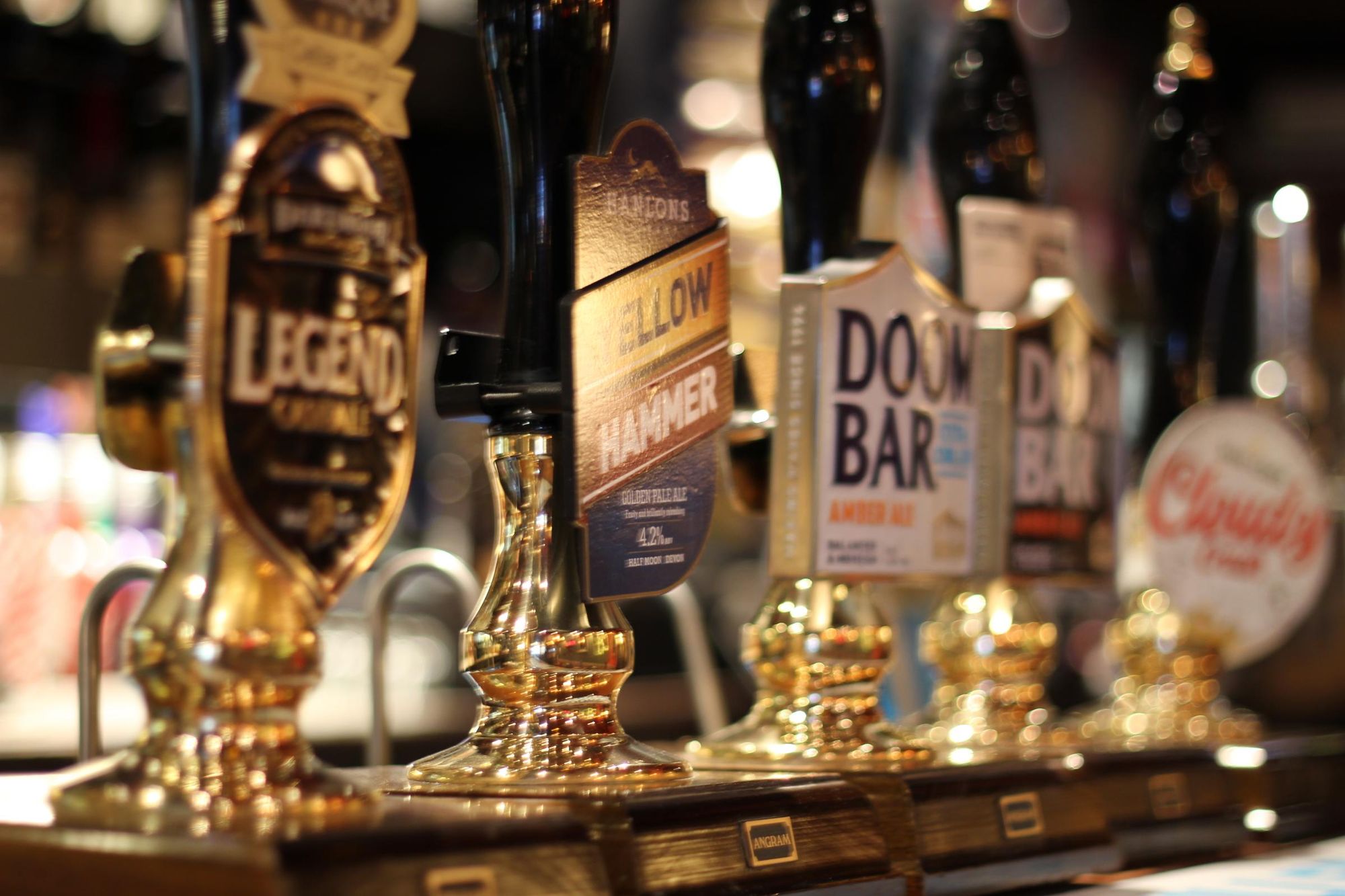 (Pub, Bar). Published on 14-04-2021