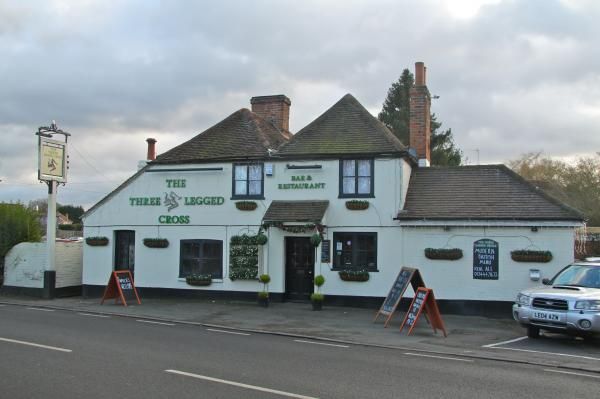 Three-Legged Cross, Warfield. (Pub, External). Published on 11-01-2013