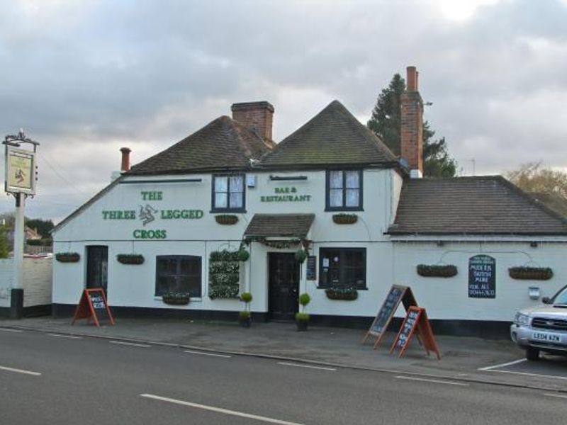 Three-Legged Cross, Warfield. (Pub, External). Published on 11-01-2013