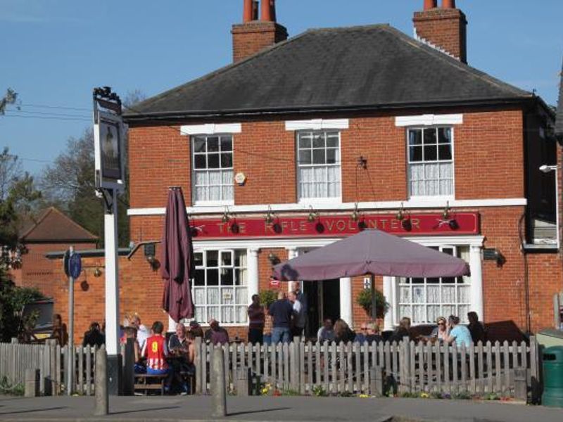 Rifle Volunteer, Emmbrook, Wokingham. (Pub, External). Published on 11-01-2013