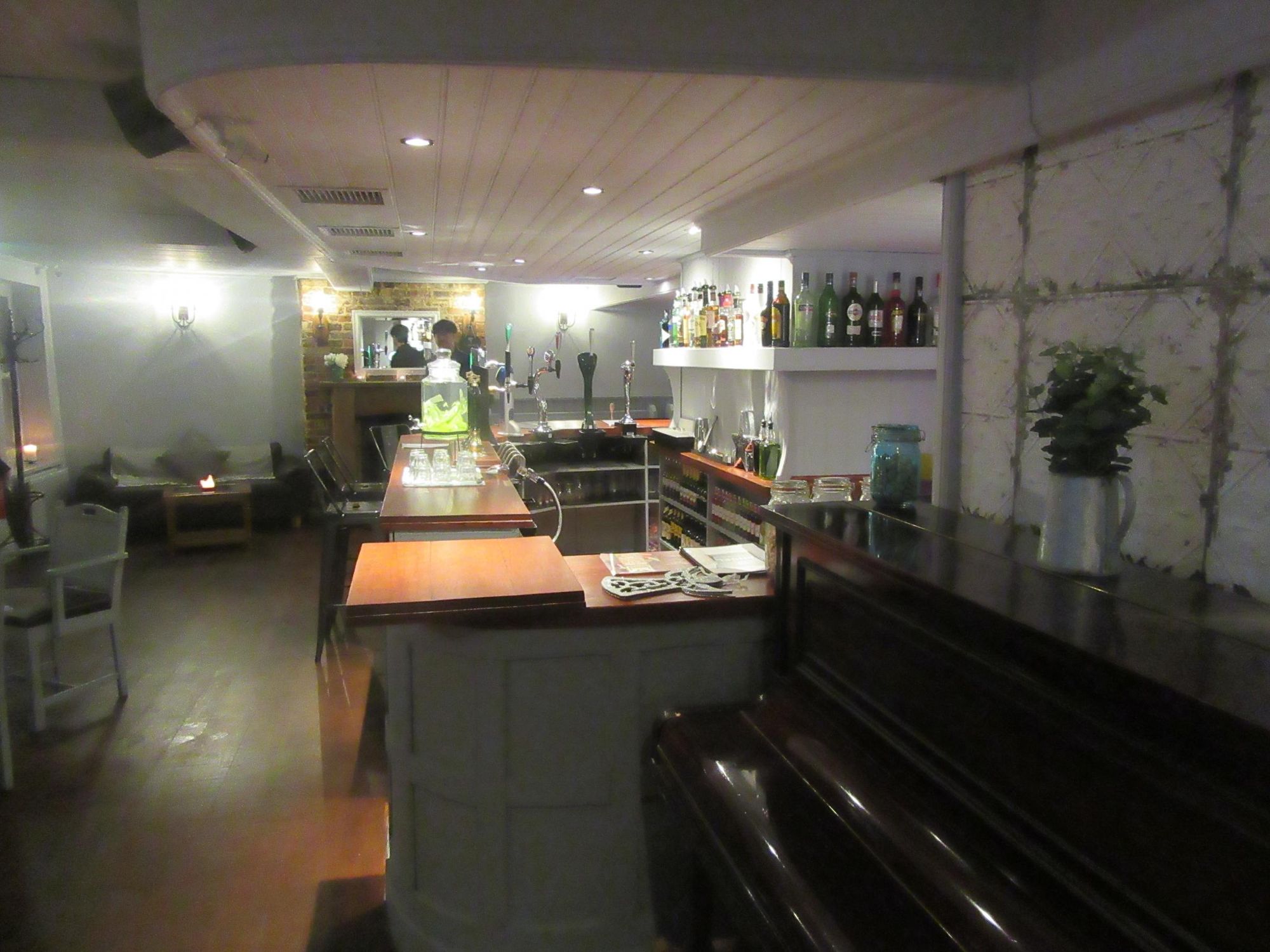 Angel, Poole in 2017. (Bar). Published on 08-01-2017