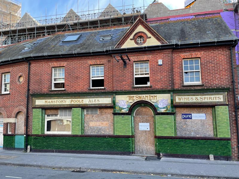 Swan, Poole (Photo: Nick Yarwood 25/09/2022). (Pub, External). Published on 02-11-2022