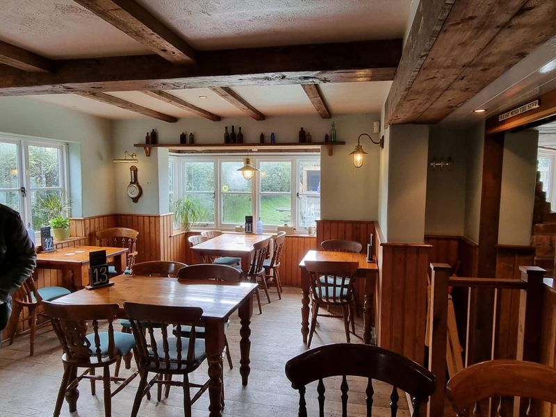 Holme Bush Inn, Corfe Mullen (Photo credit: Holme Bush Inn 2022). (Pub, Restaurant). Published on 12-10-2022