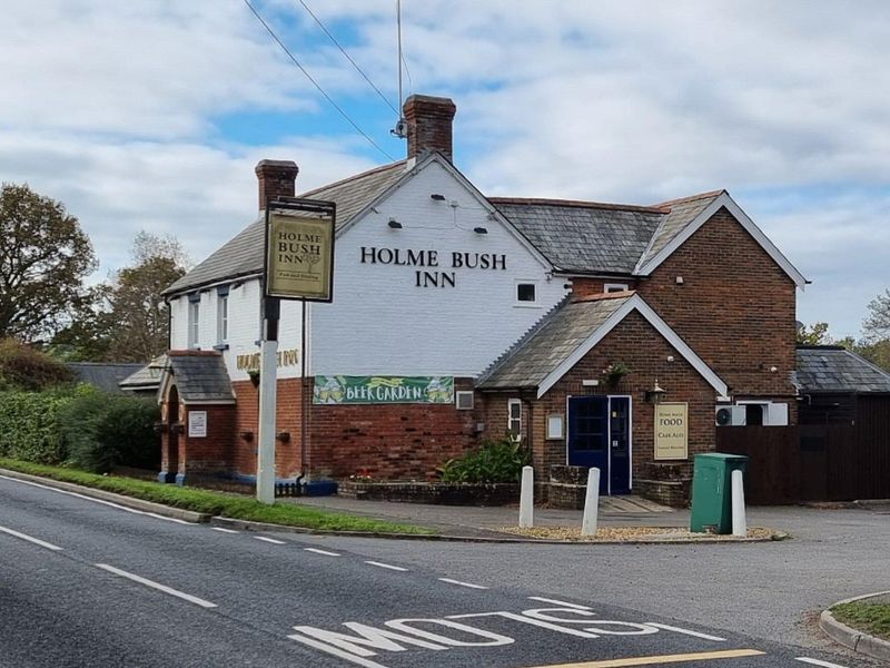 Holme Bush Inn, Corfe Mullen (Photo credit: Holme Bush Inn 2022). (Pub, External, Key). Published on 12-10-2022