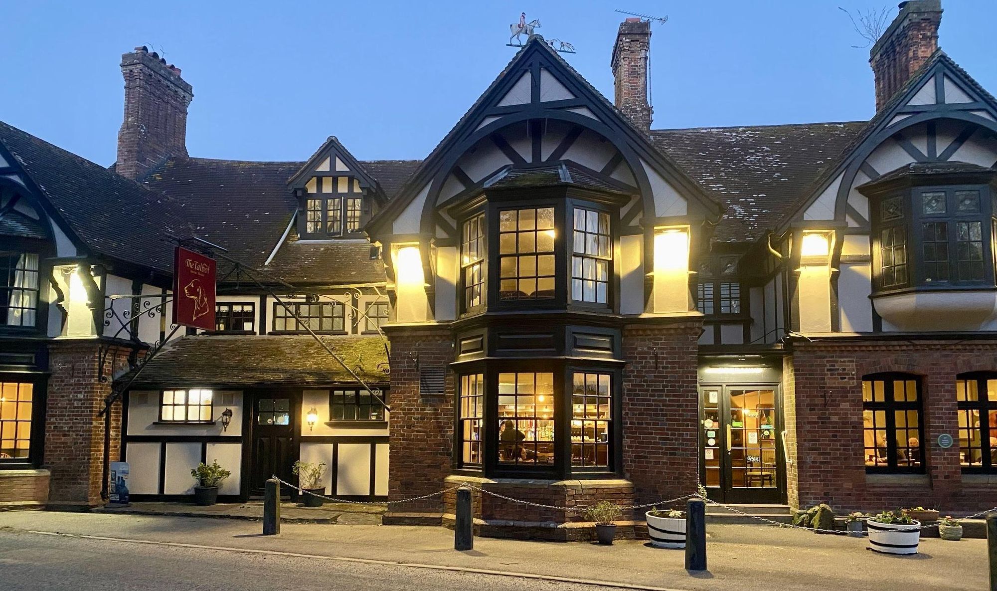The Talbot, Iwerne Minster (Photo: Claire Stow / Talbot). (Pub, External, Key). Published on 11-06-2025