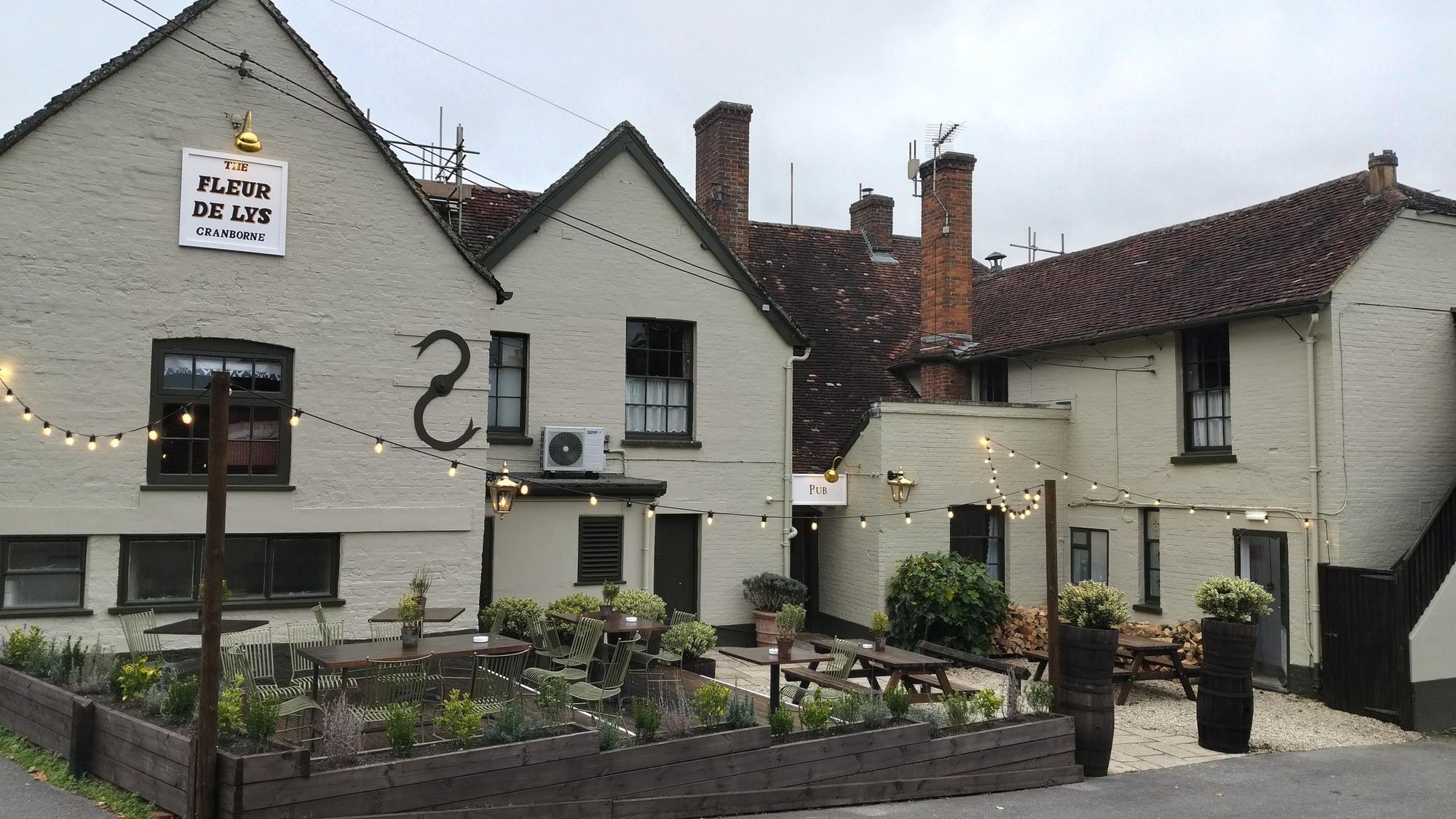 Fleur de Lys, Cranborne (Photo: Alan Molloy 15/10/2025). (Pub, External, Key). Published on 22-10-2025