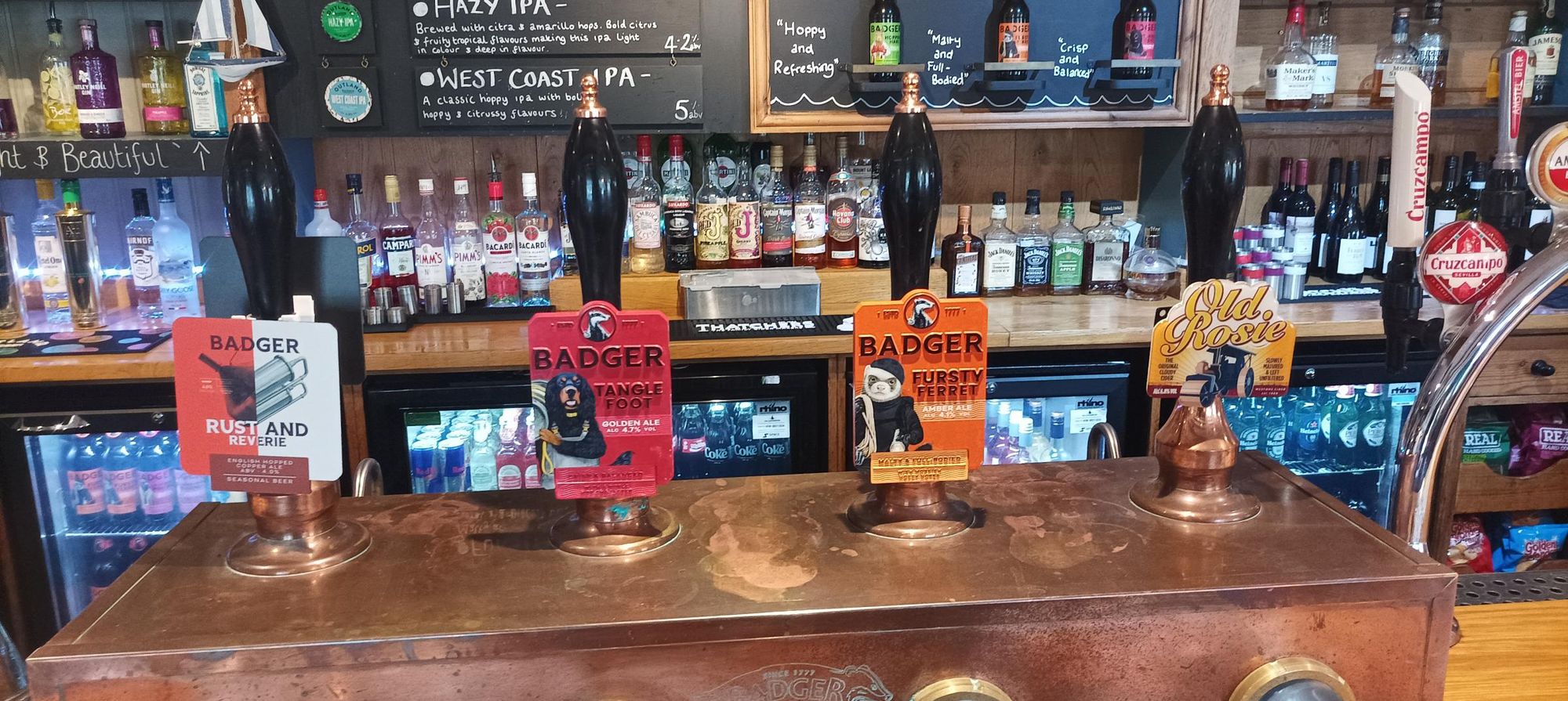 Yachtsman, Hamworthy (Photo: Ray Vanner - 06/06/2025. (Bar). Published on 01-02-2026