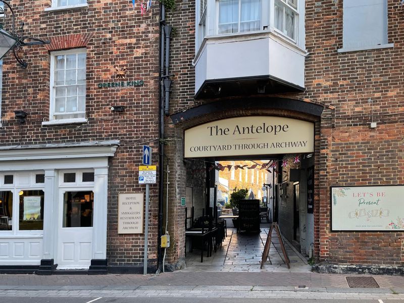 Antelope, Poole (Photo: Nick Yarwood 25/09/2022). (Pub, External). Published on 02-11-2022 