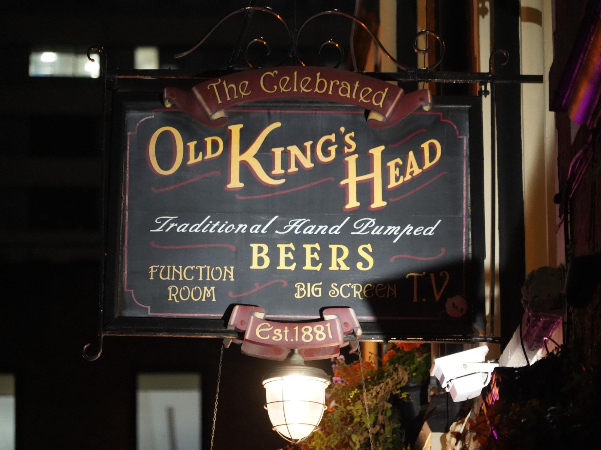 Photo taken 2 Sep 2025, pub sign.. (Sign). Published on 03-09-2025