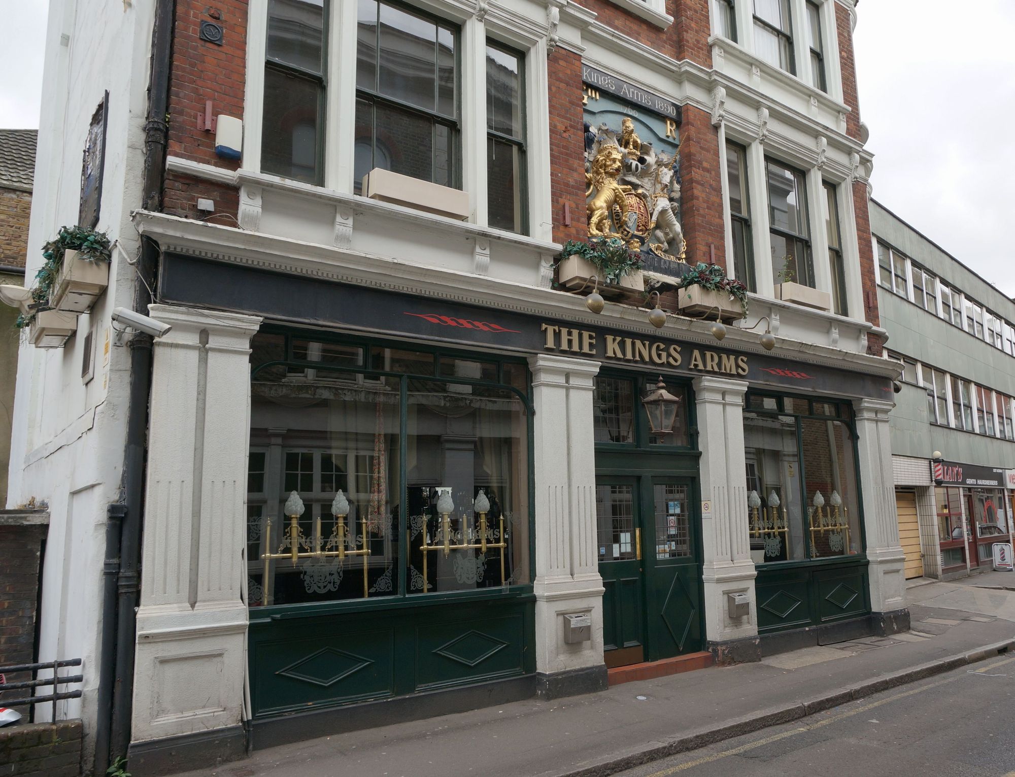 Street frontage with magnificent coat of arms. (Pub, External). Published on 20-05-2013