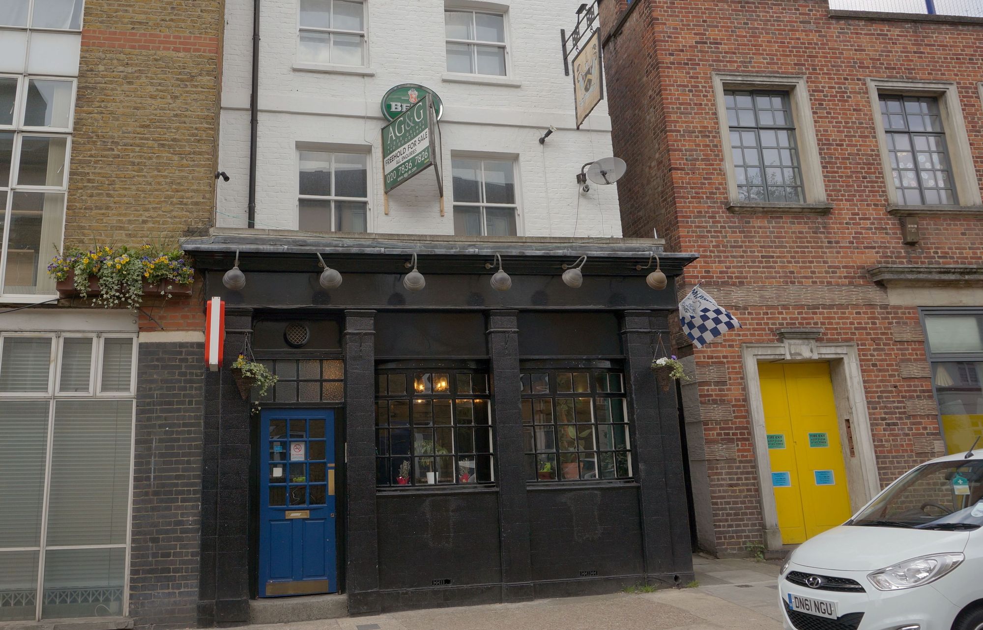 (Pub, External). Published on 25-05-2013