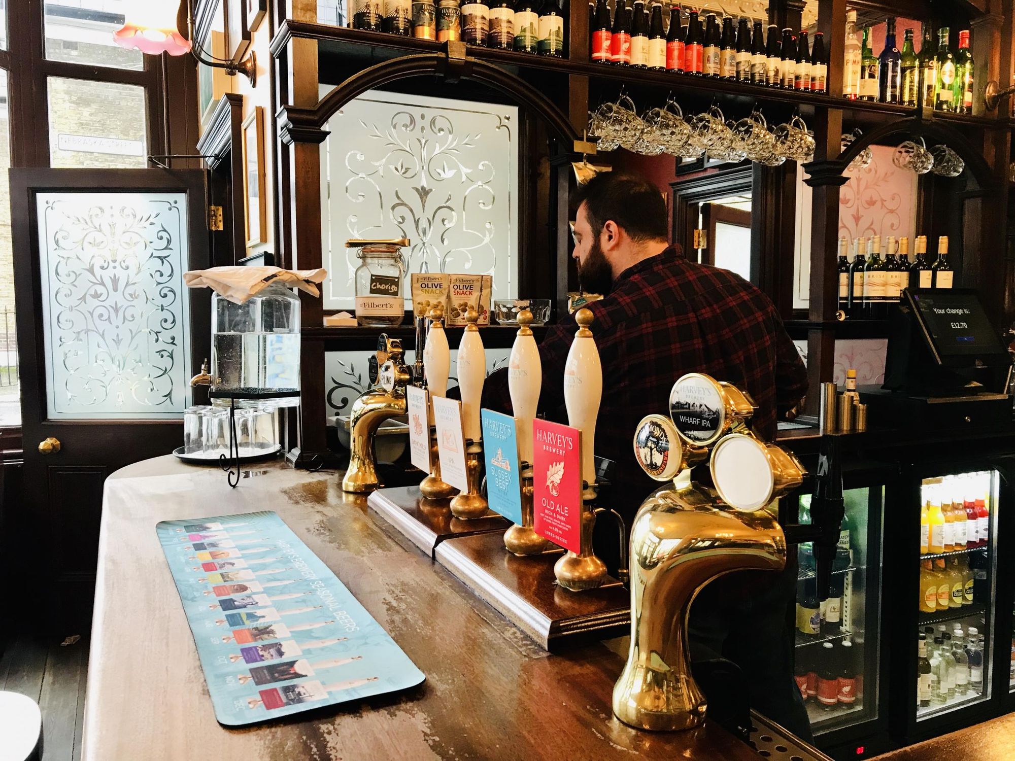 Front bar counter. (Pub). Published on 19-02-2019
