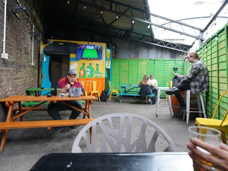  sel-10552 Hole in the Wall Southwark, patio. (Pub, Garden). Published on 28-08-2026 