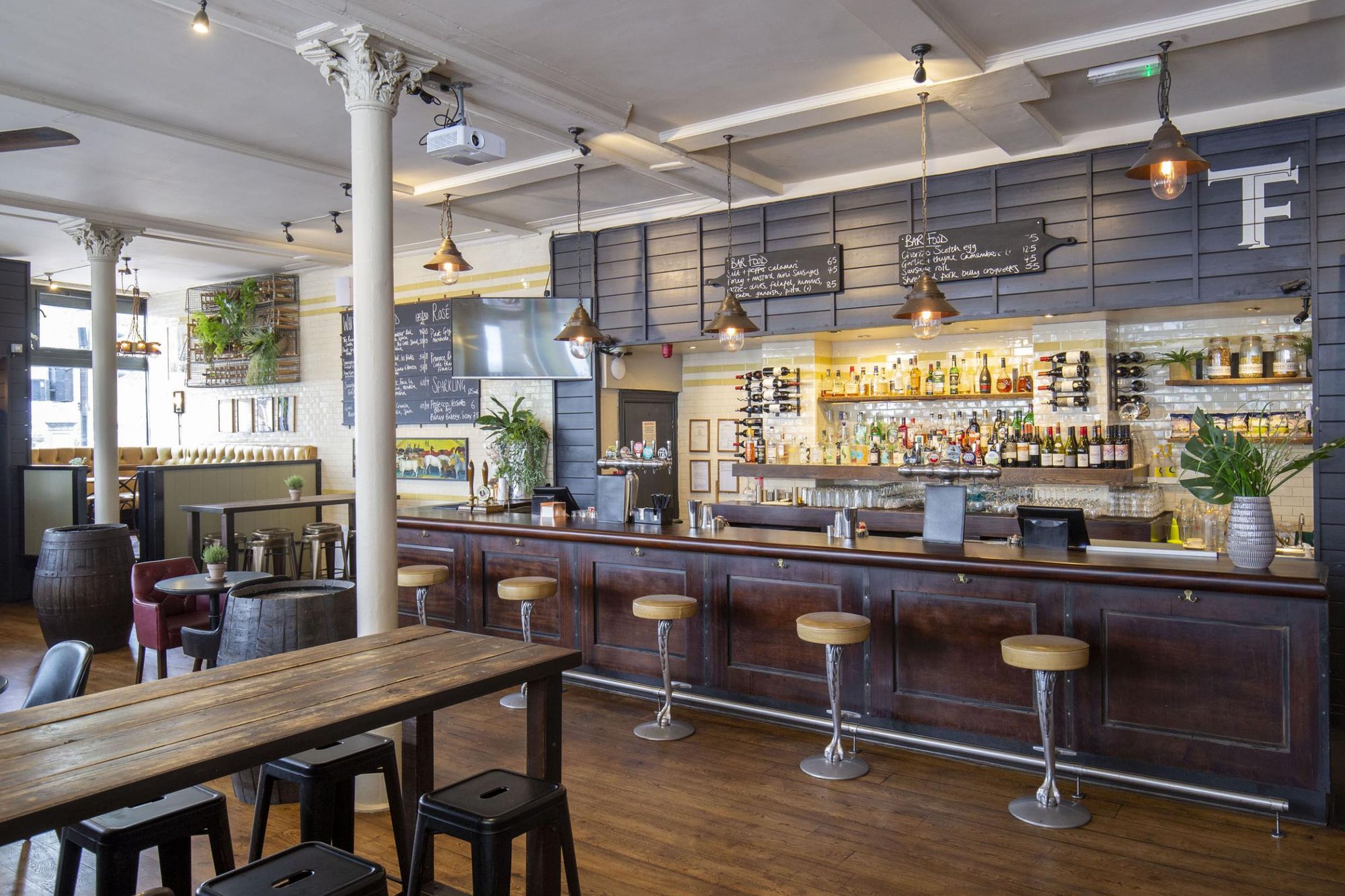 The bar at The Tommyfield in Kennington Cross. (Bar). Published on 16-11-2021