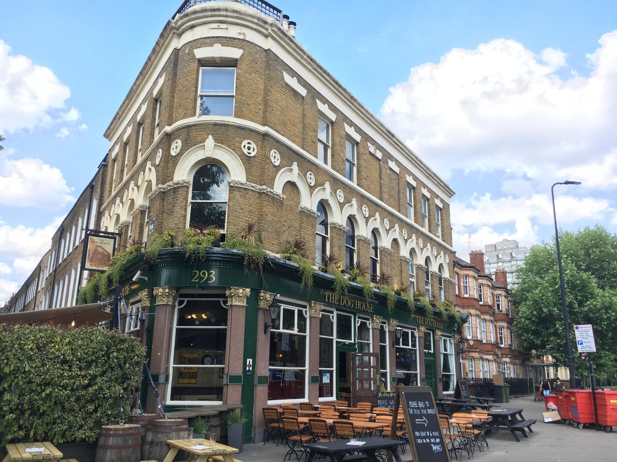 Street corner view. (Pub, External, Key). Published on 16-06-2021