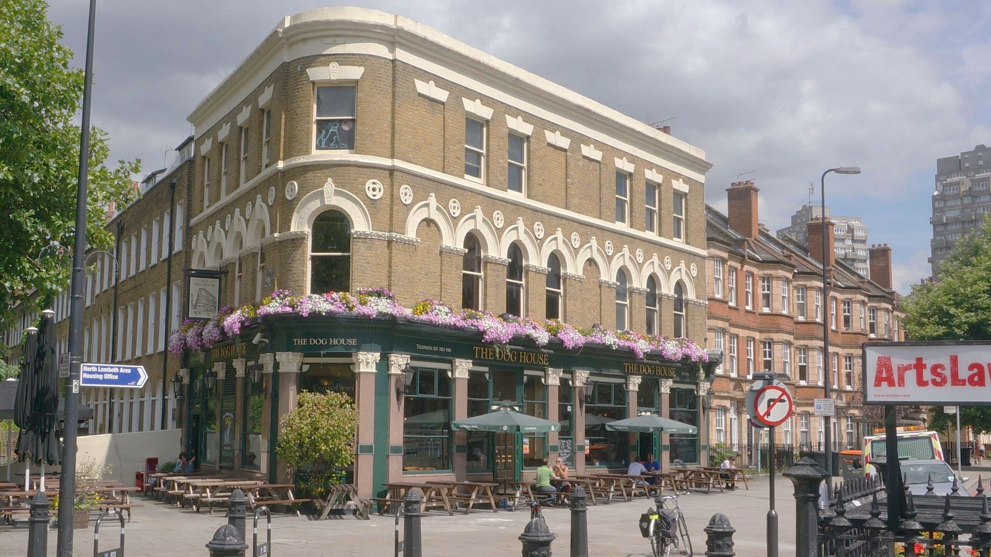 Streetview. (Pub, External). Published on 10-08-2013