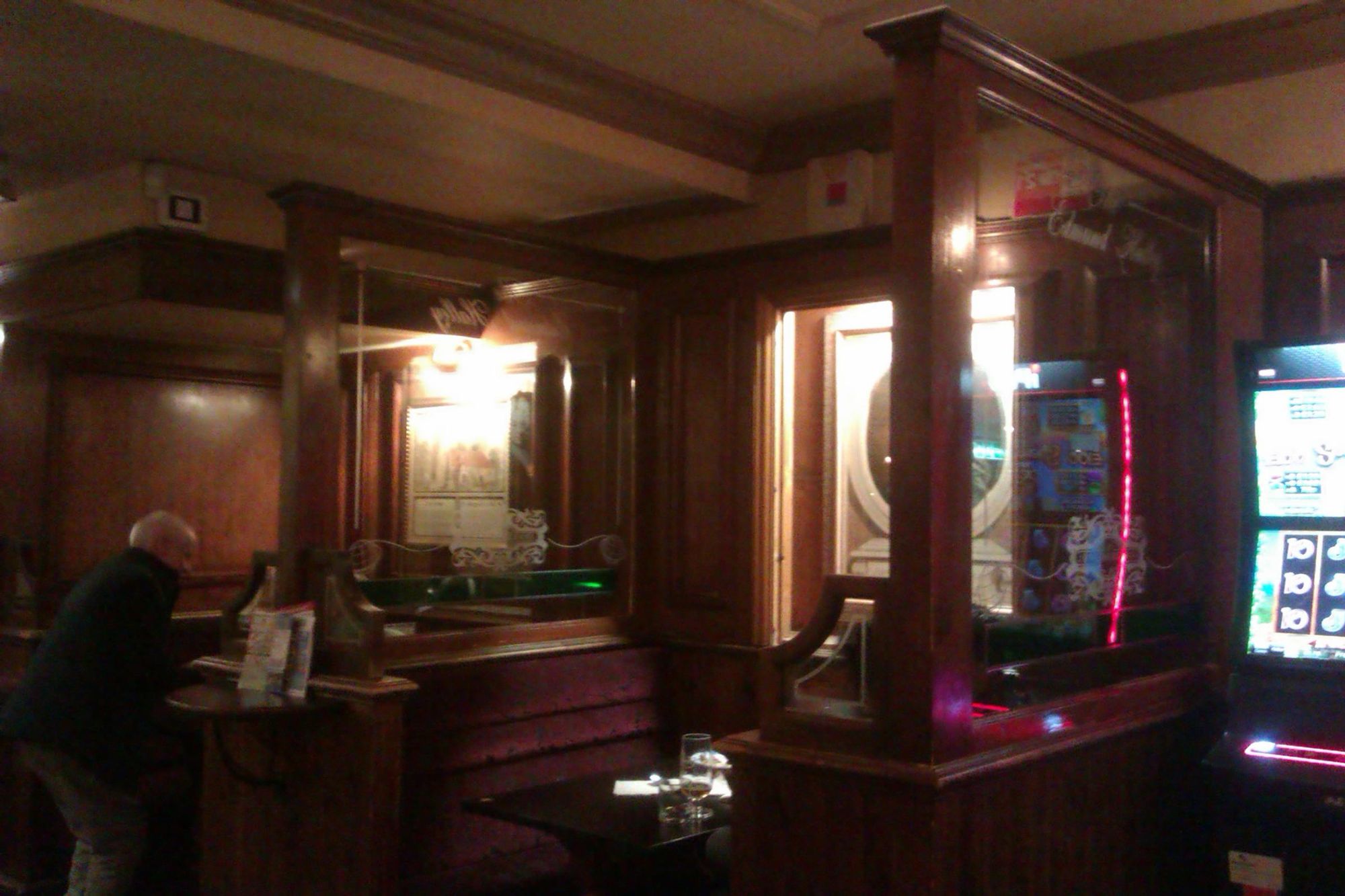 Some booth seating. (Pub). Published on 16-10-2022