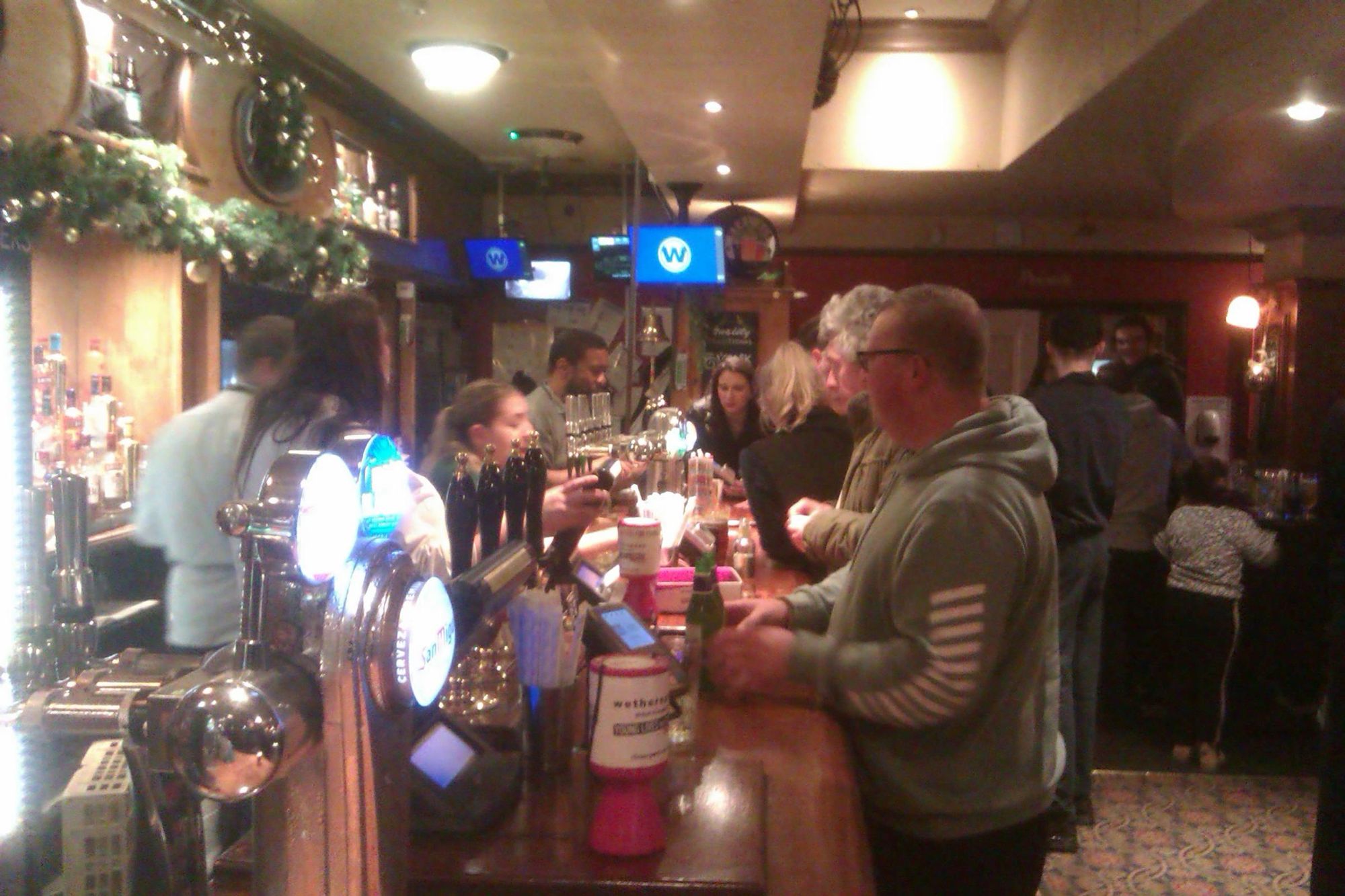 The last night 30th December 2022 and packed to the gunnels. (Customers). Published on 30-12-2022