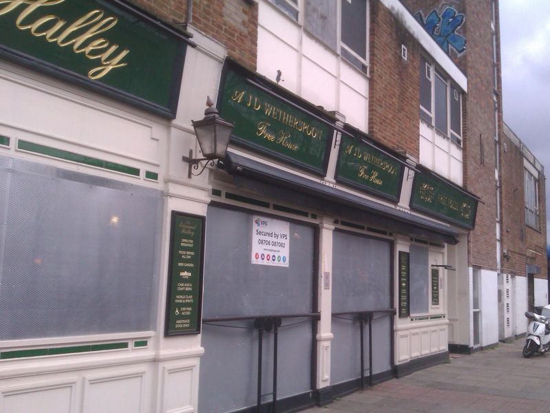 Closed and boarded up - week after closure. (Pub, External). Published on 05-01-2023