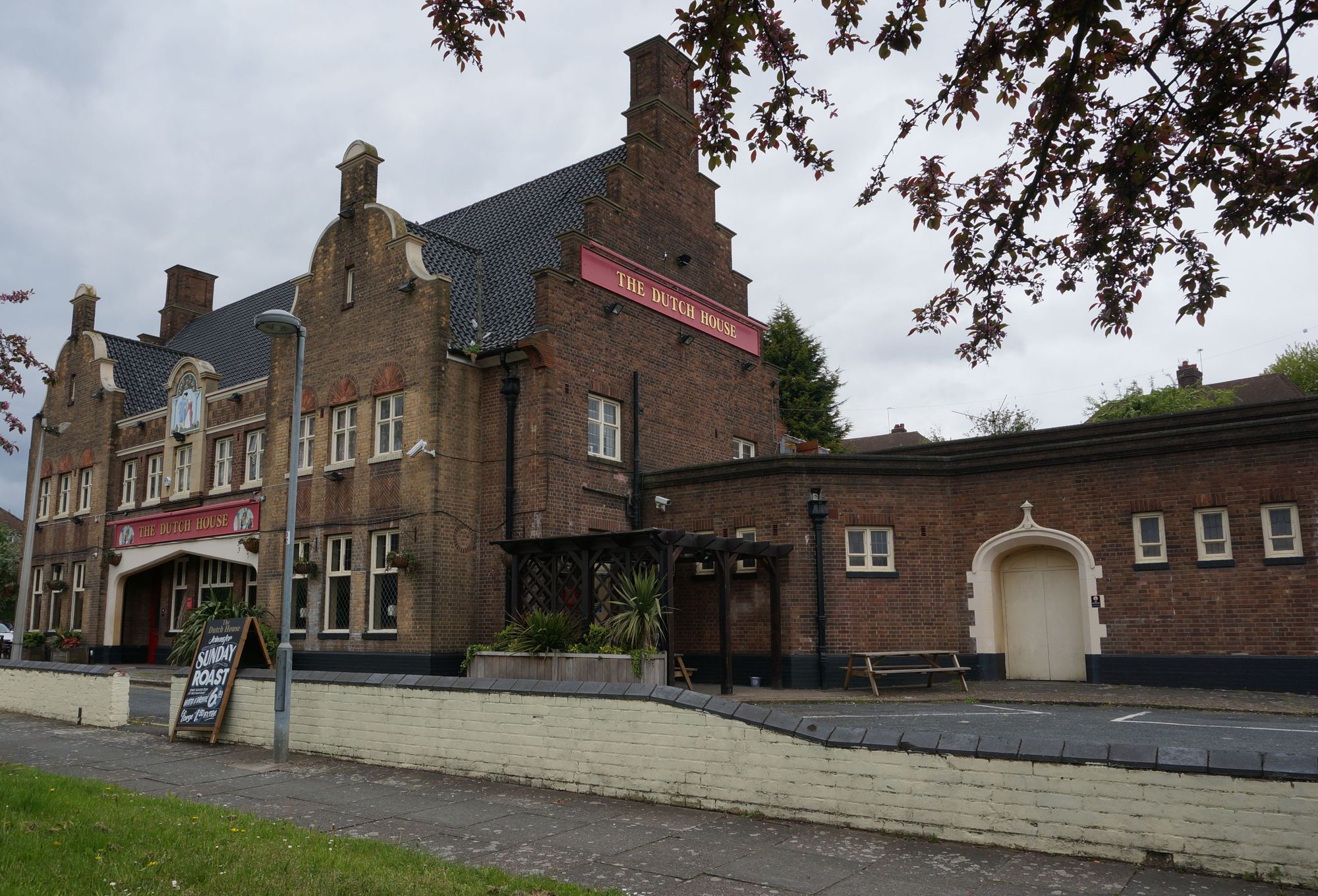 (Pub, External). Published on 19-05-2013