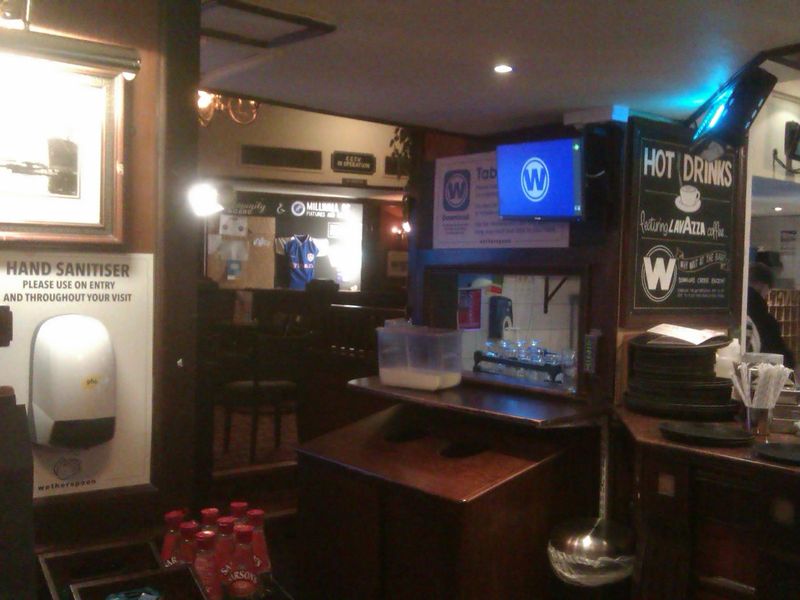 Returned glasses servery & looking towards raised rear . (Bar). Published on 28-02-2023