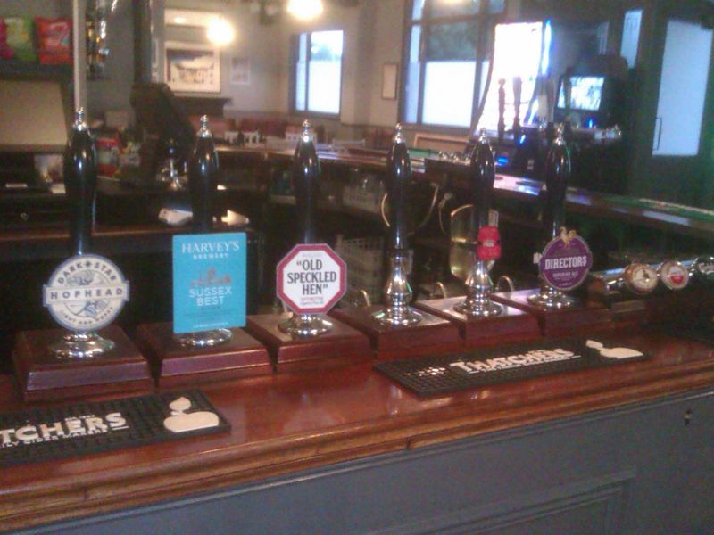 The 6 handpumps. (Bar). Published on 16-07-2024