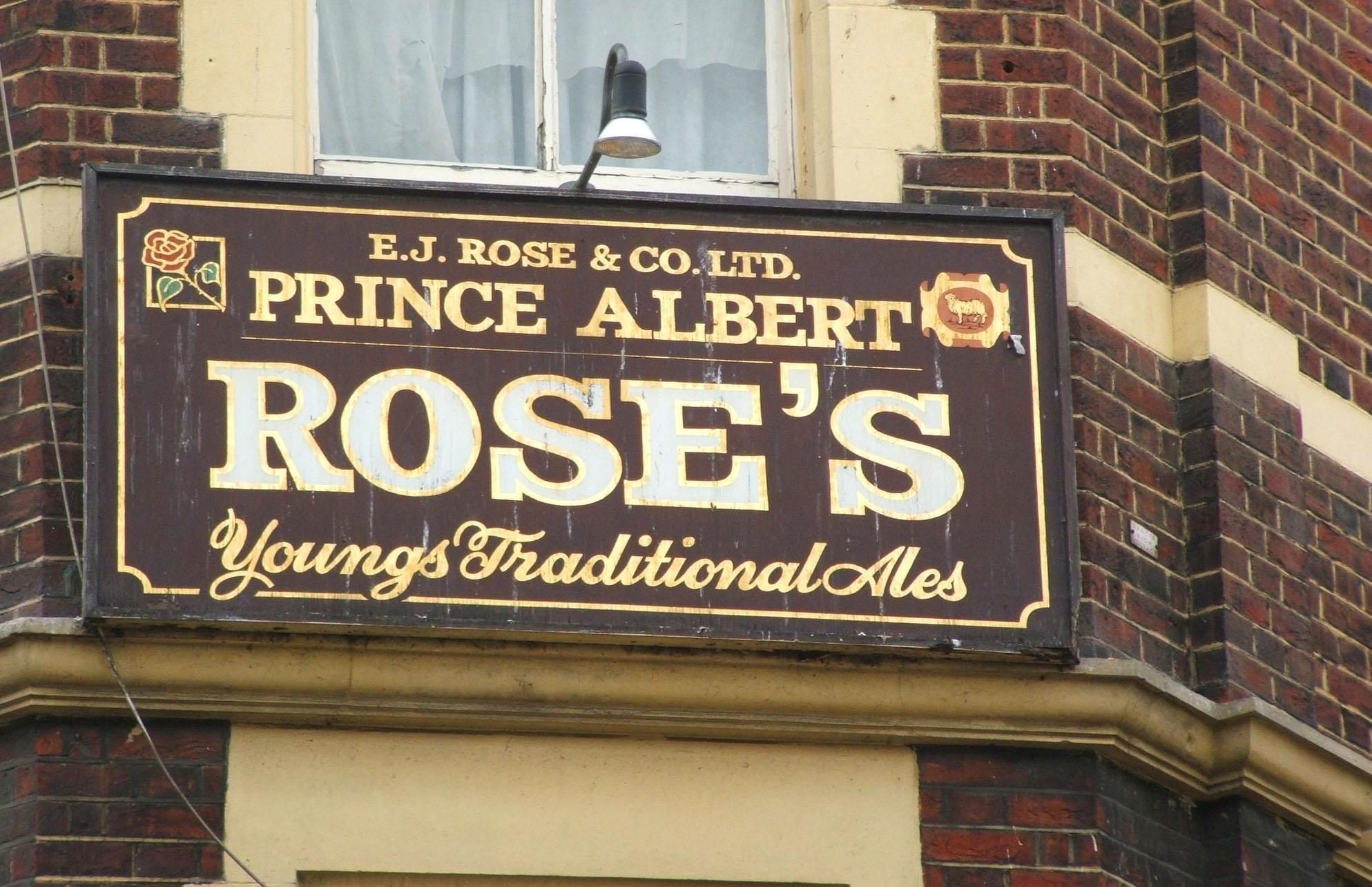 Front wall sign. (Sign). Published on 30-10-2022