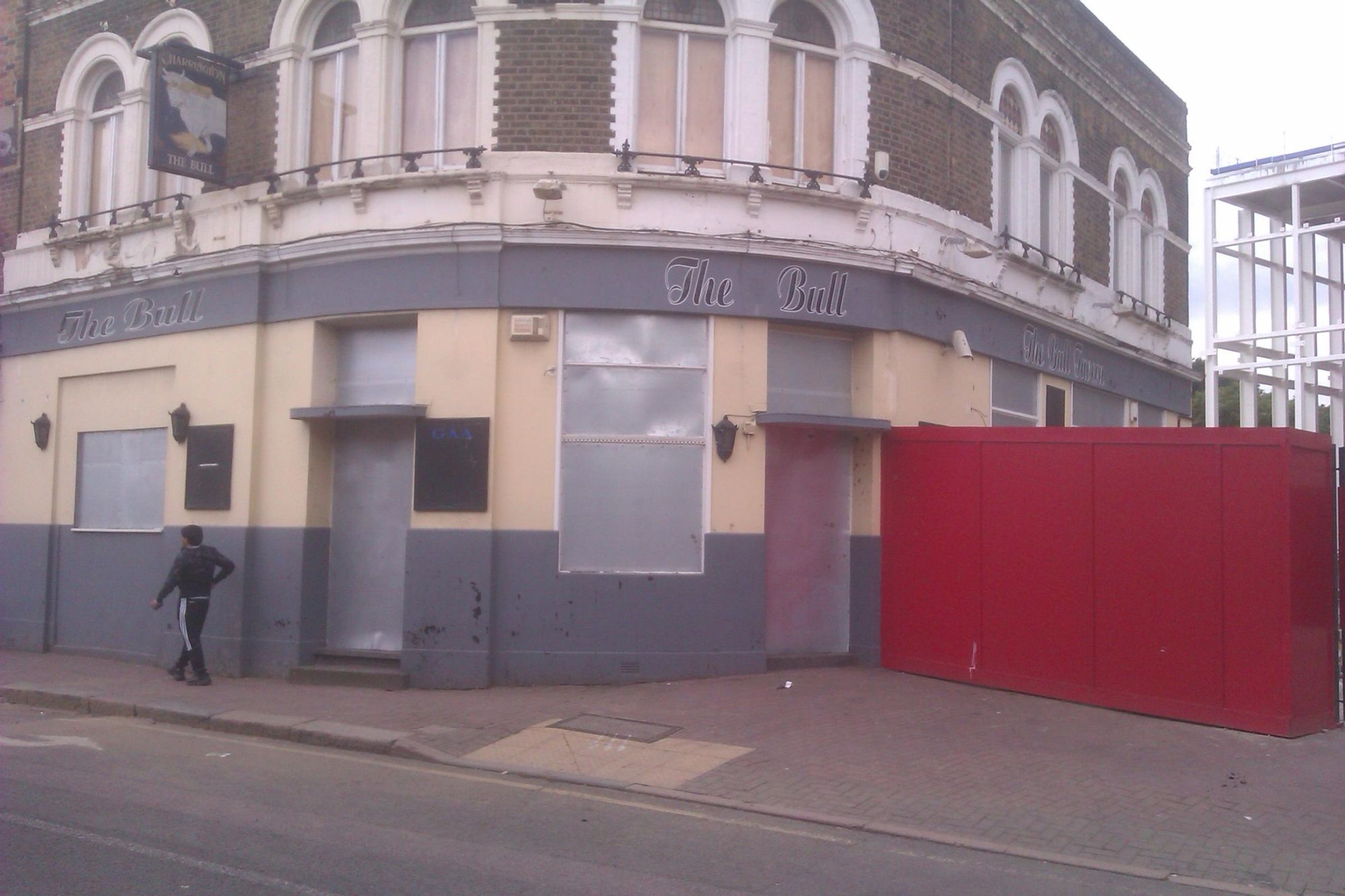 Frontage when boarded up for nearby development works. (Pub, External). Published on 16-07-2024
