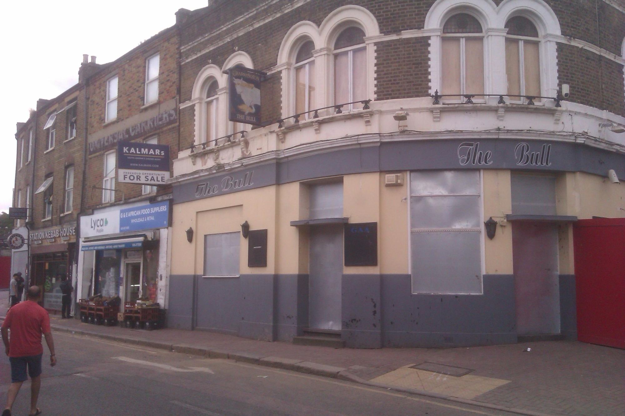 Frontage when boarded up for nearby development works. (Pub, External). Published on 16-07-2024