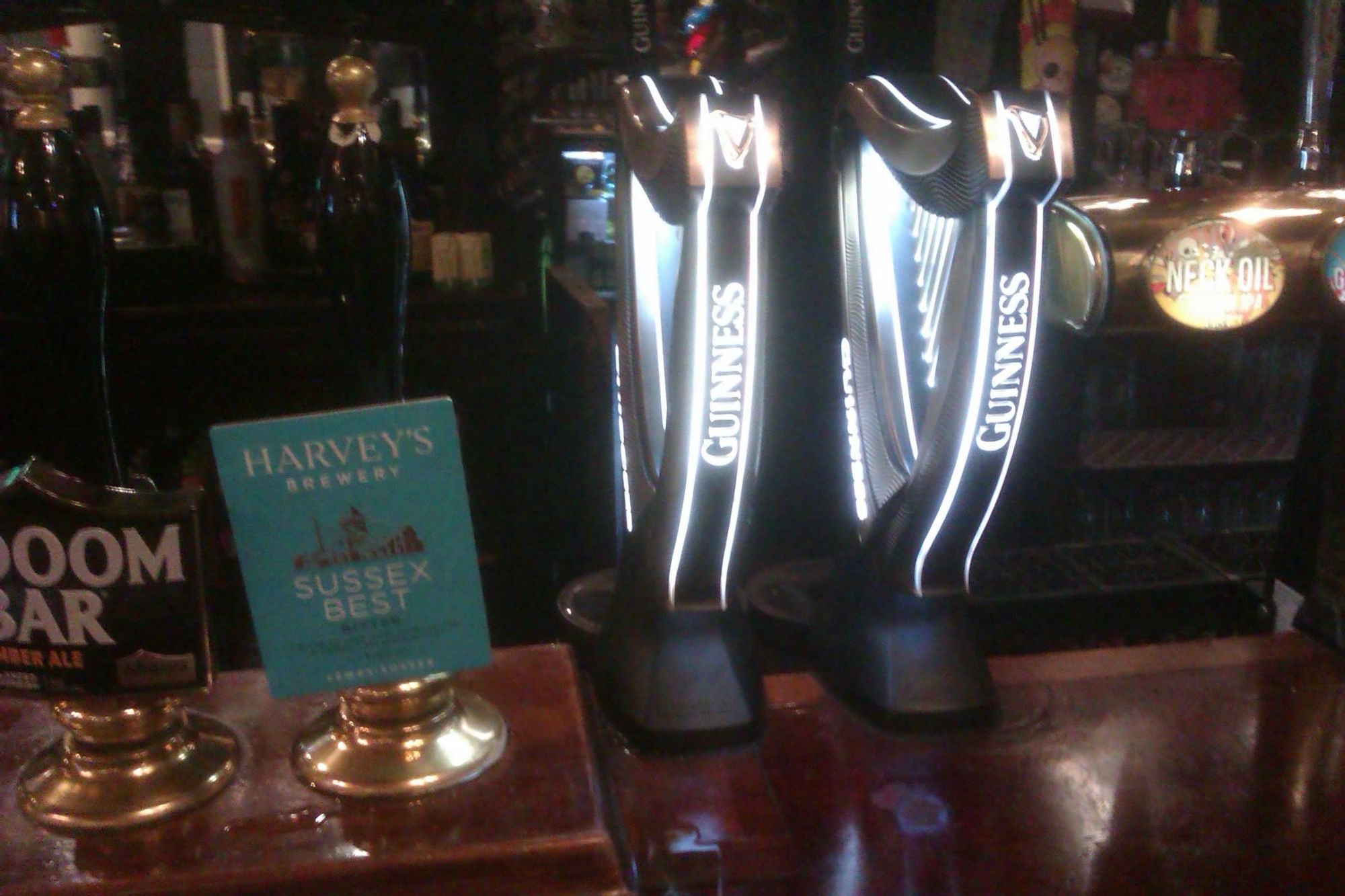 Guinness taps always busy, locals say is the best around. (Pub, Bar). Published on 29-08-2024
