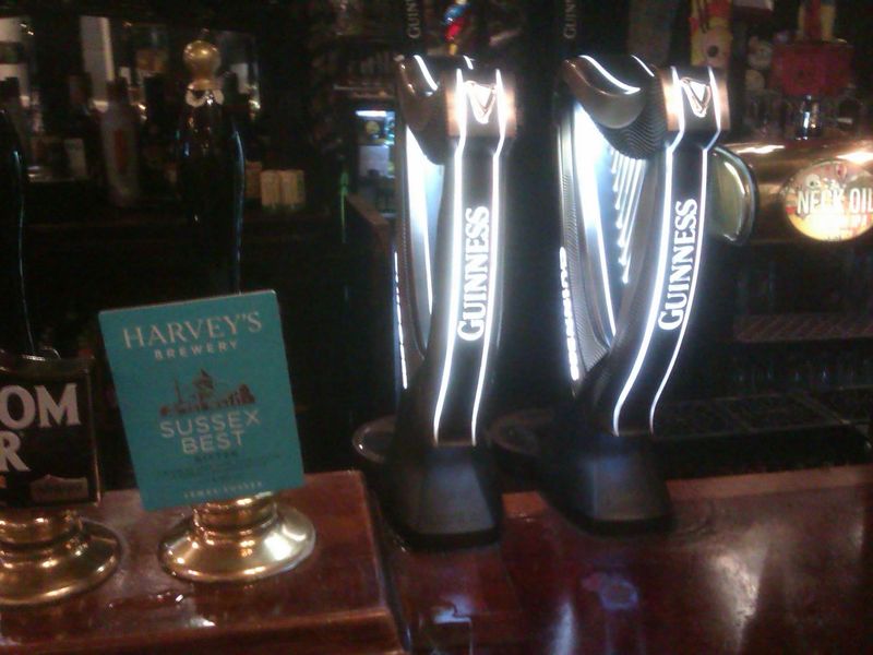 Guinness taps always busy, locals say is the best around. (Pub, Bar). Published on 29-08-2024