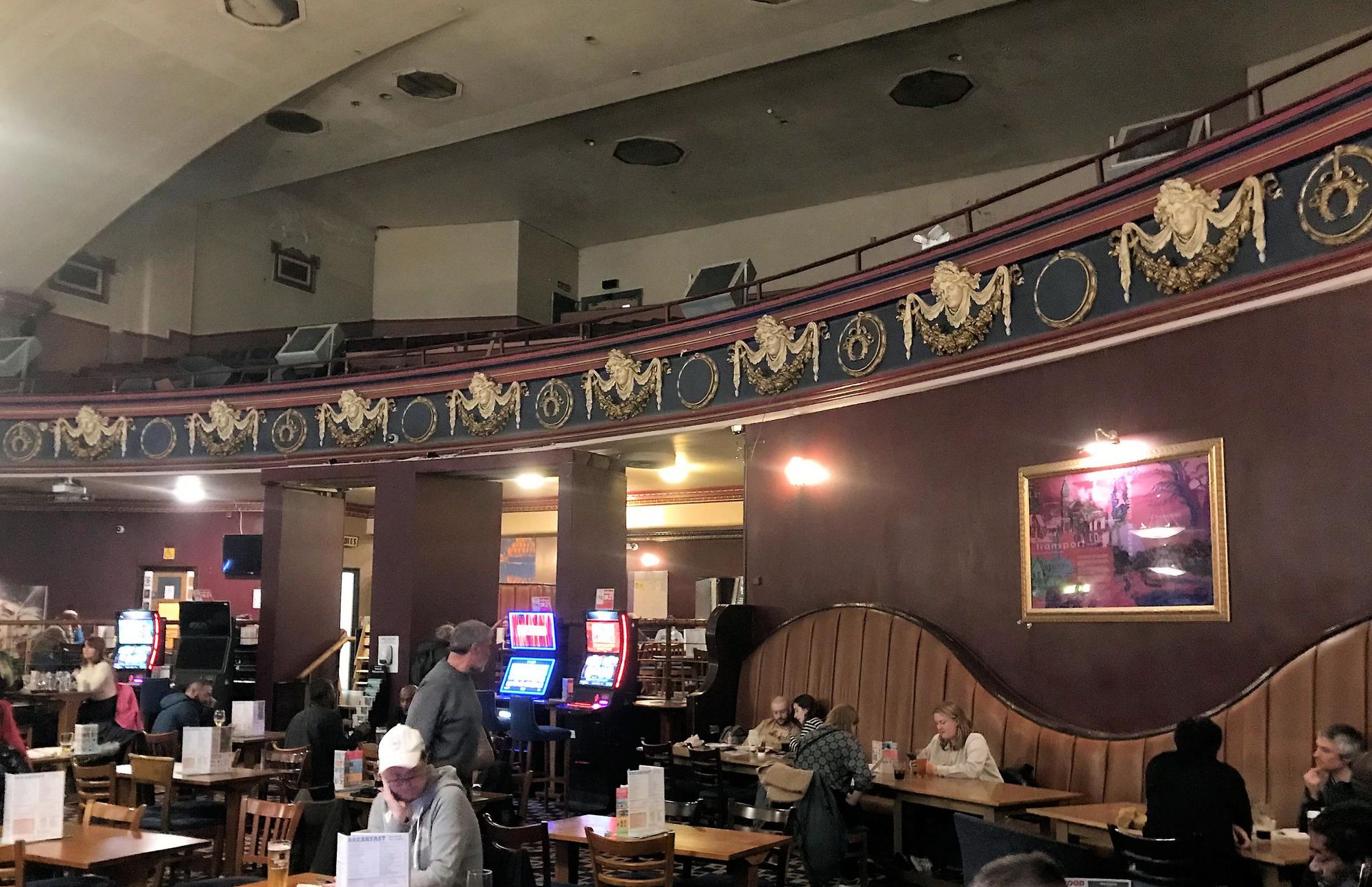 View of the old cinema circle. (Bar). Published on 15-07-2023