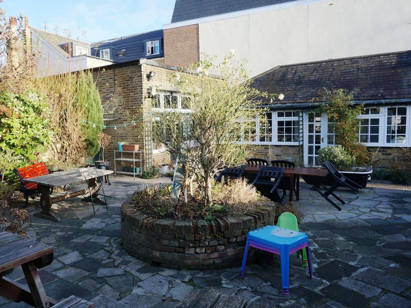 (Pub, Garden). Published on 22-12-2016 