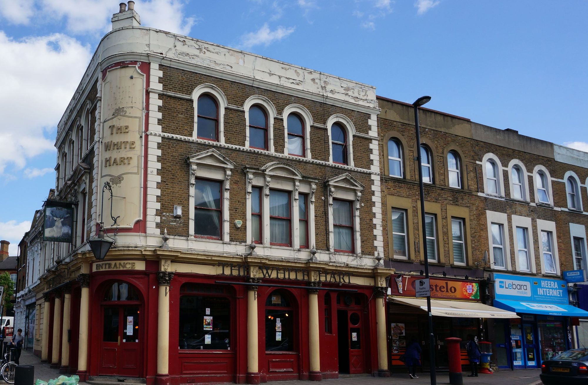 Street frontage with White Hart. (Pub, External). Published on 11-05-2013