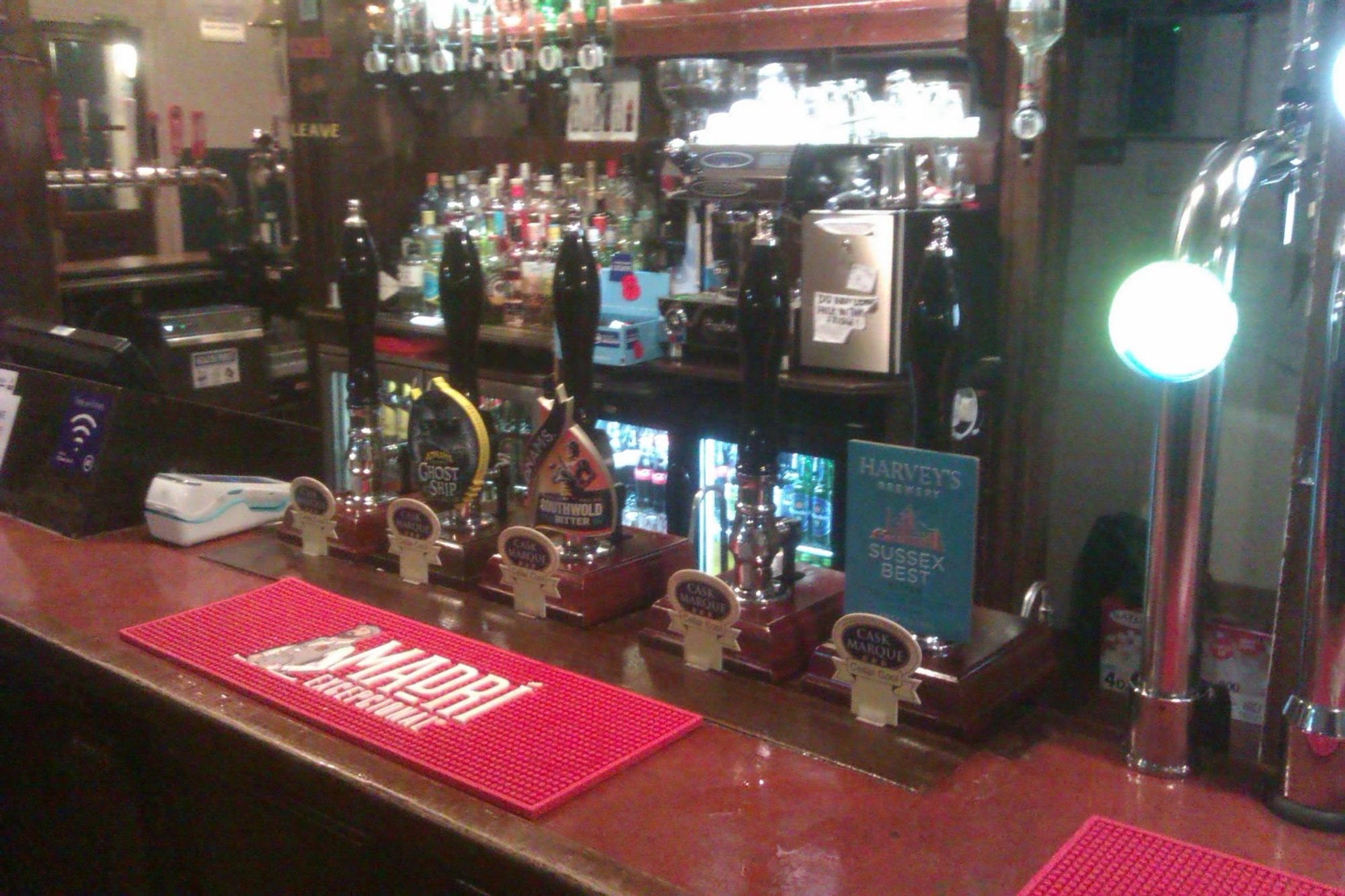 Saloon bar and handpumps. (Bar). Published on 24-10-2022