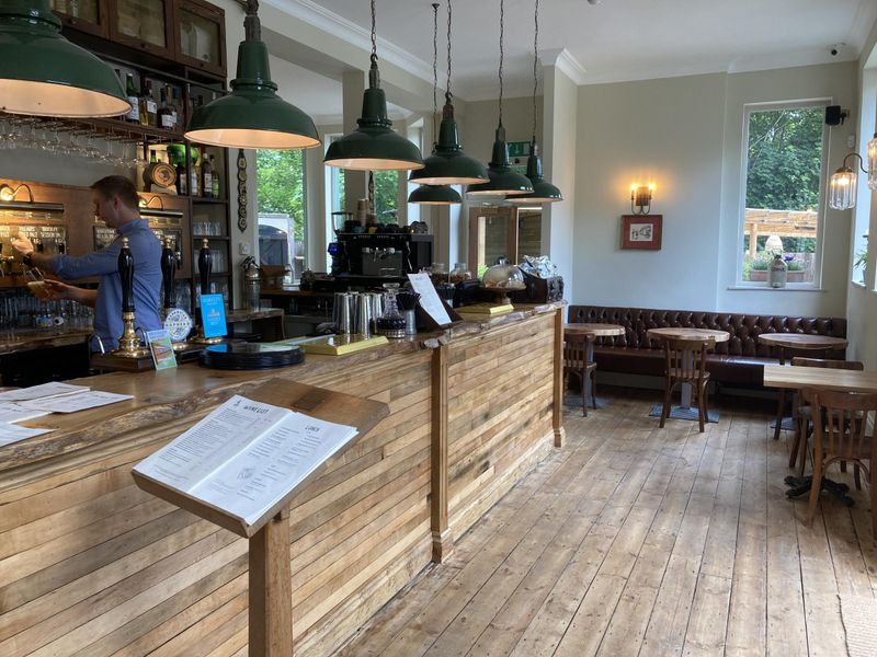 (Pub, Bar). Published on 02-06-2022 