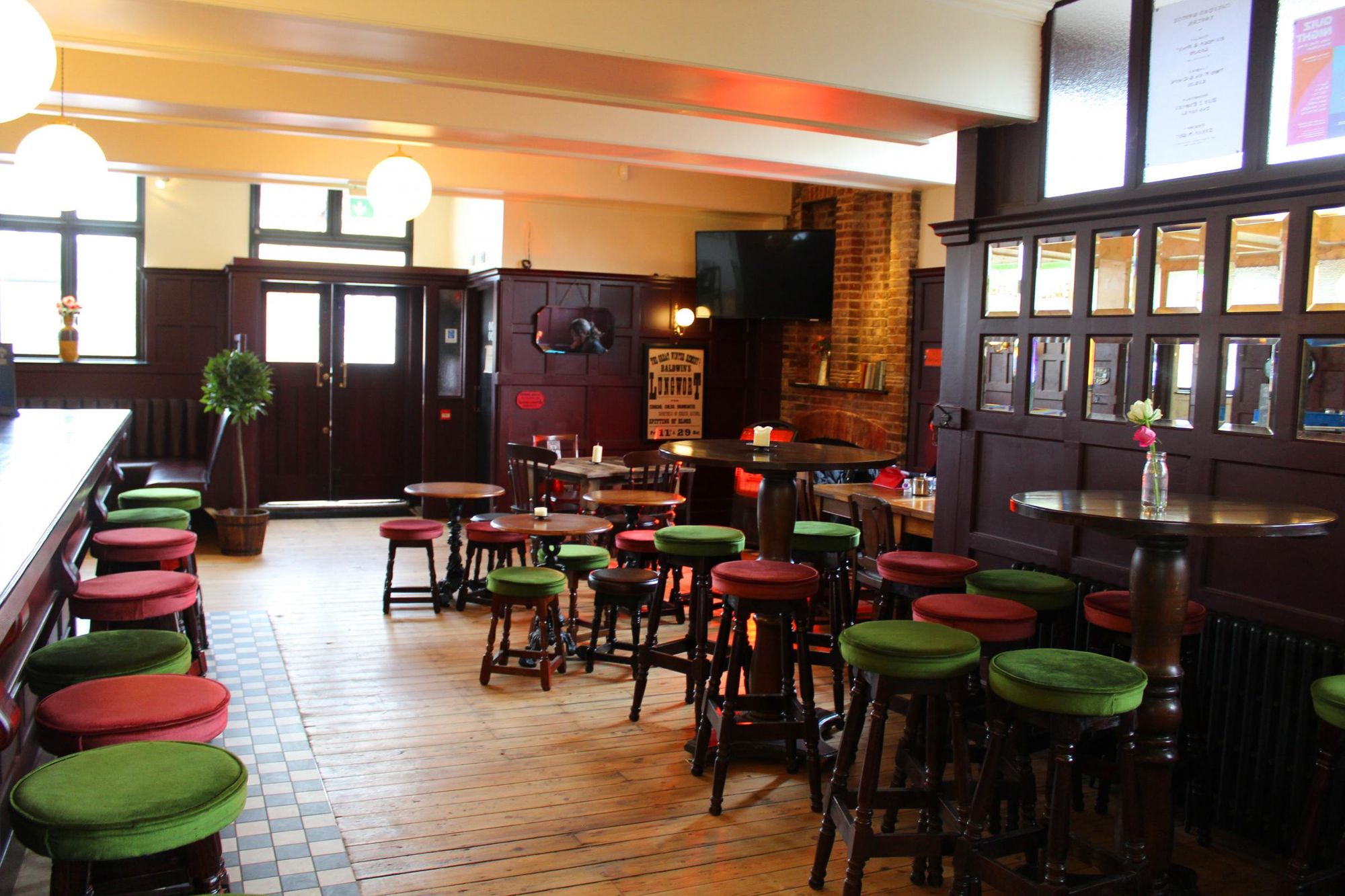Inside view. (Bar). Published on 10-05-2017