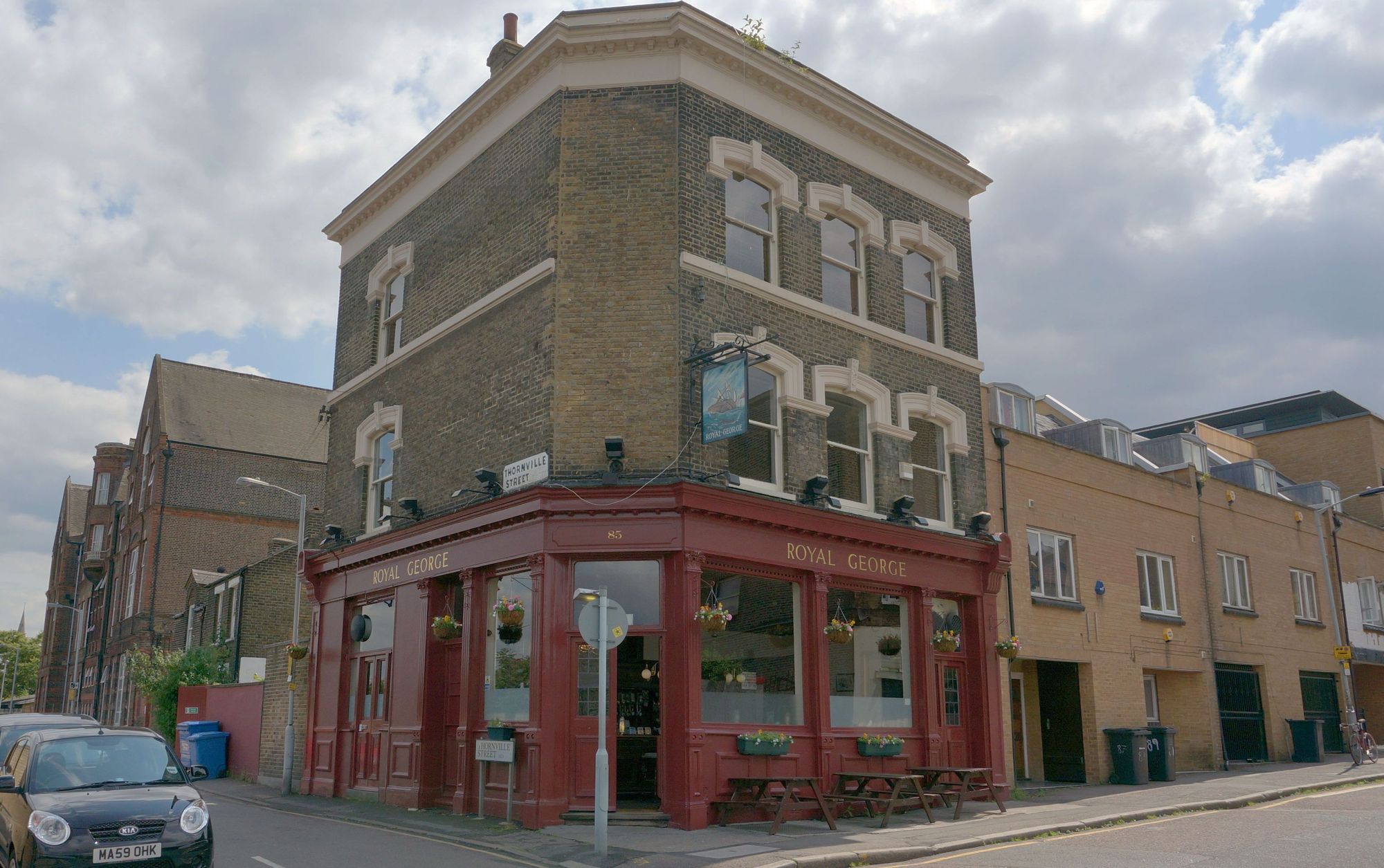 (Pub, External). Published on 25-06-2013