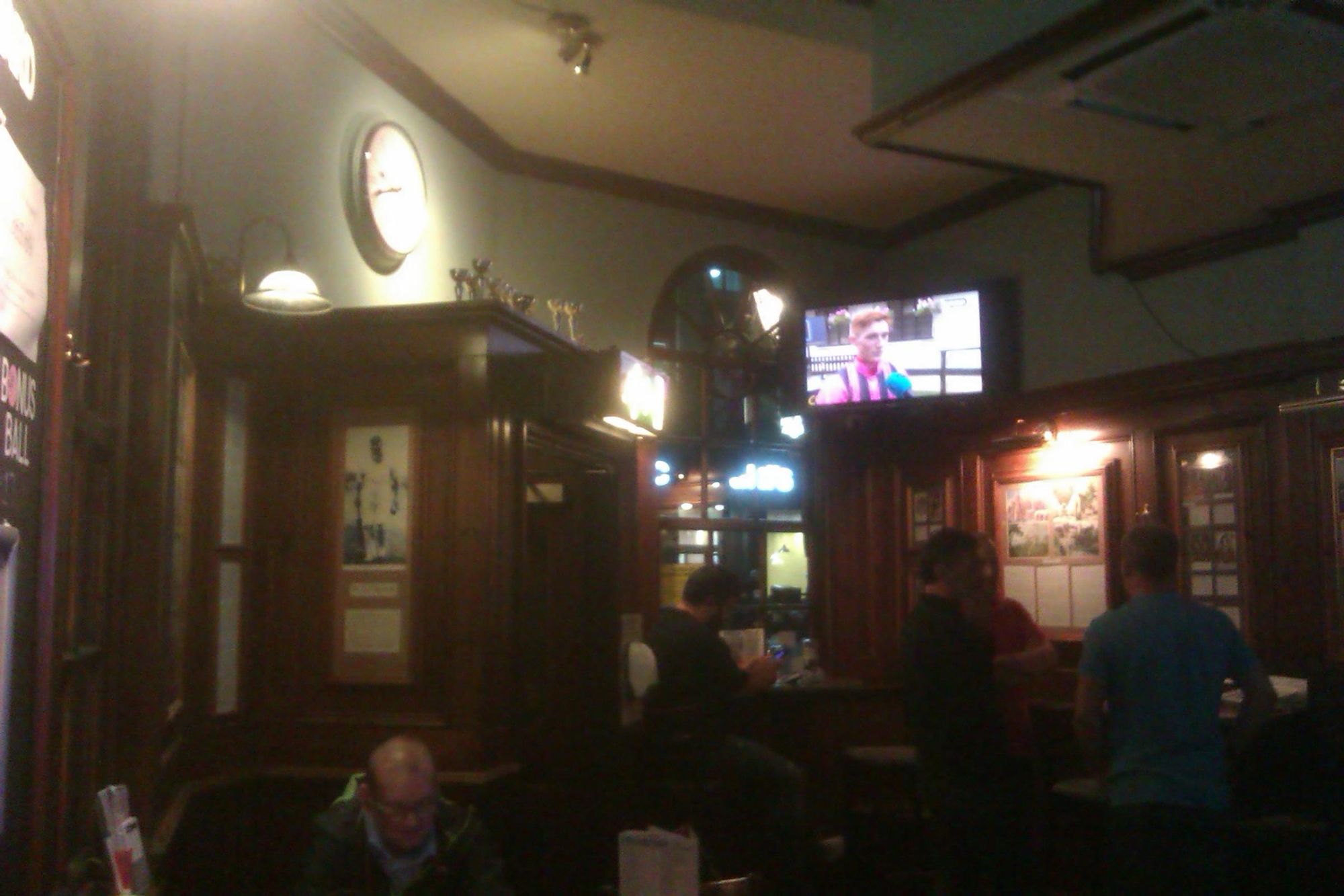 Entrance lobby on street corner from inside. (Pub, Bar). Published on 19-08-2023