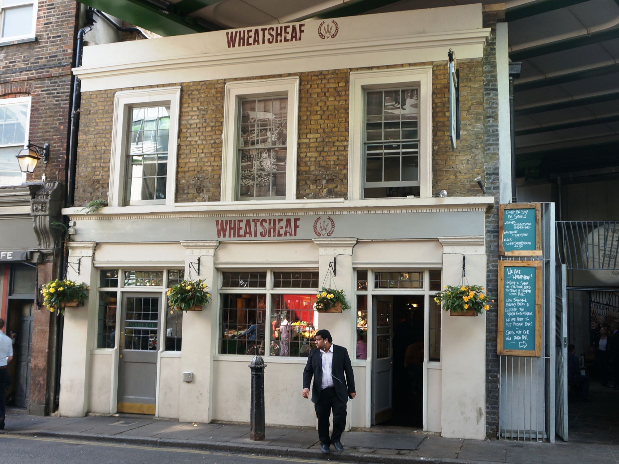 Street frontage - note second floor lopped for new bridge. (Pub, External, Key). Published on 02-10-2013