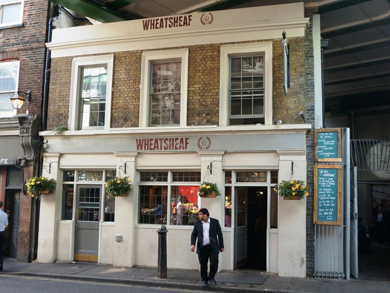Street frontage - note second floor lopped for new bridge. (Pub, External, Key). Published on 02-10-2013