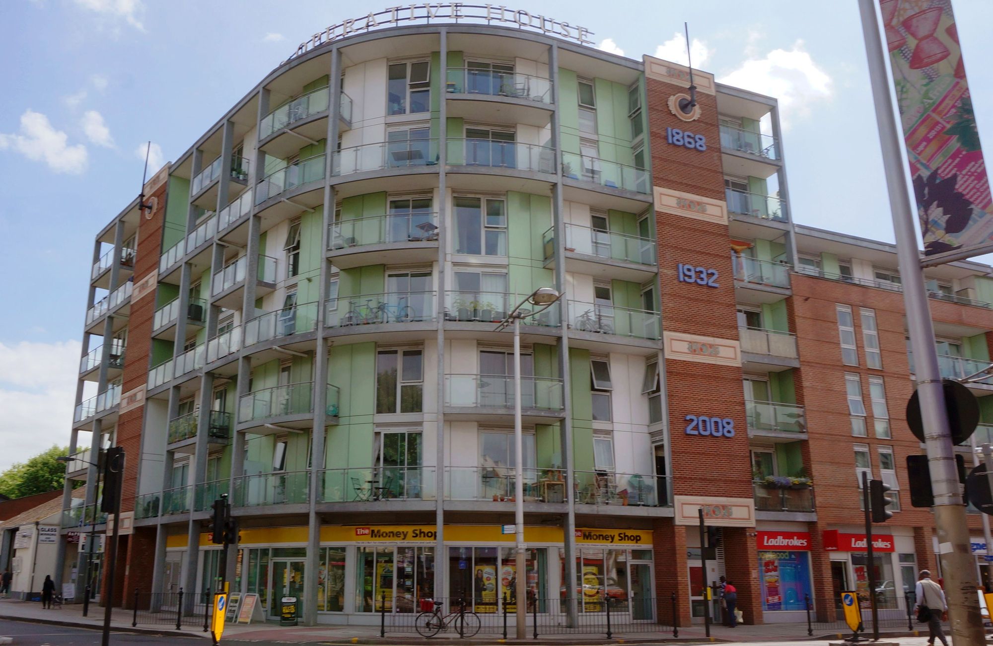 (Pub, External). Published on 27-07-2013