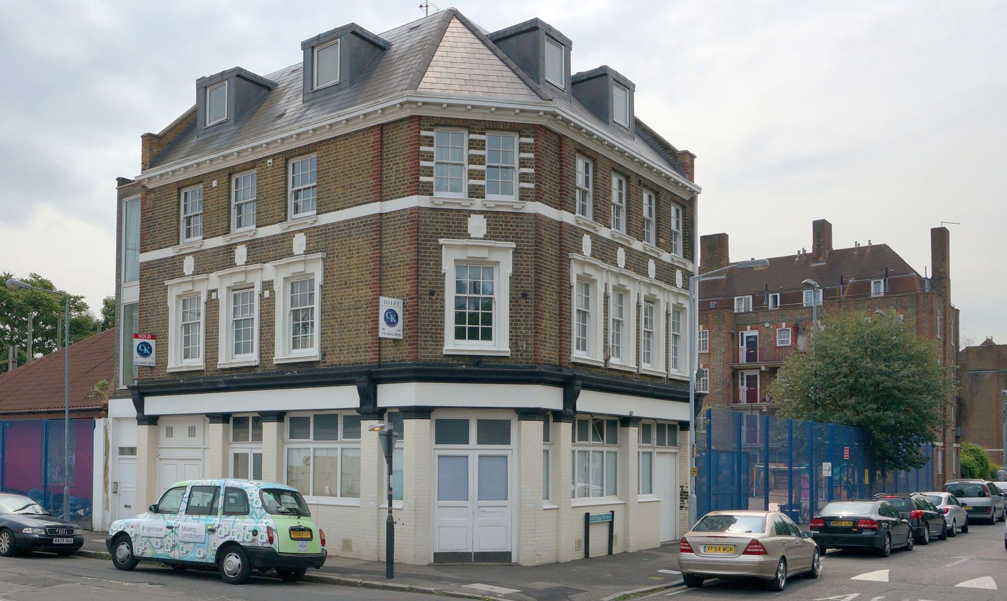 (Pub, External). Published on 27-06-2013
