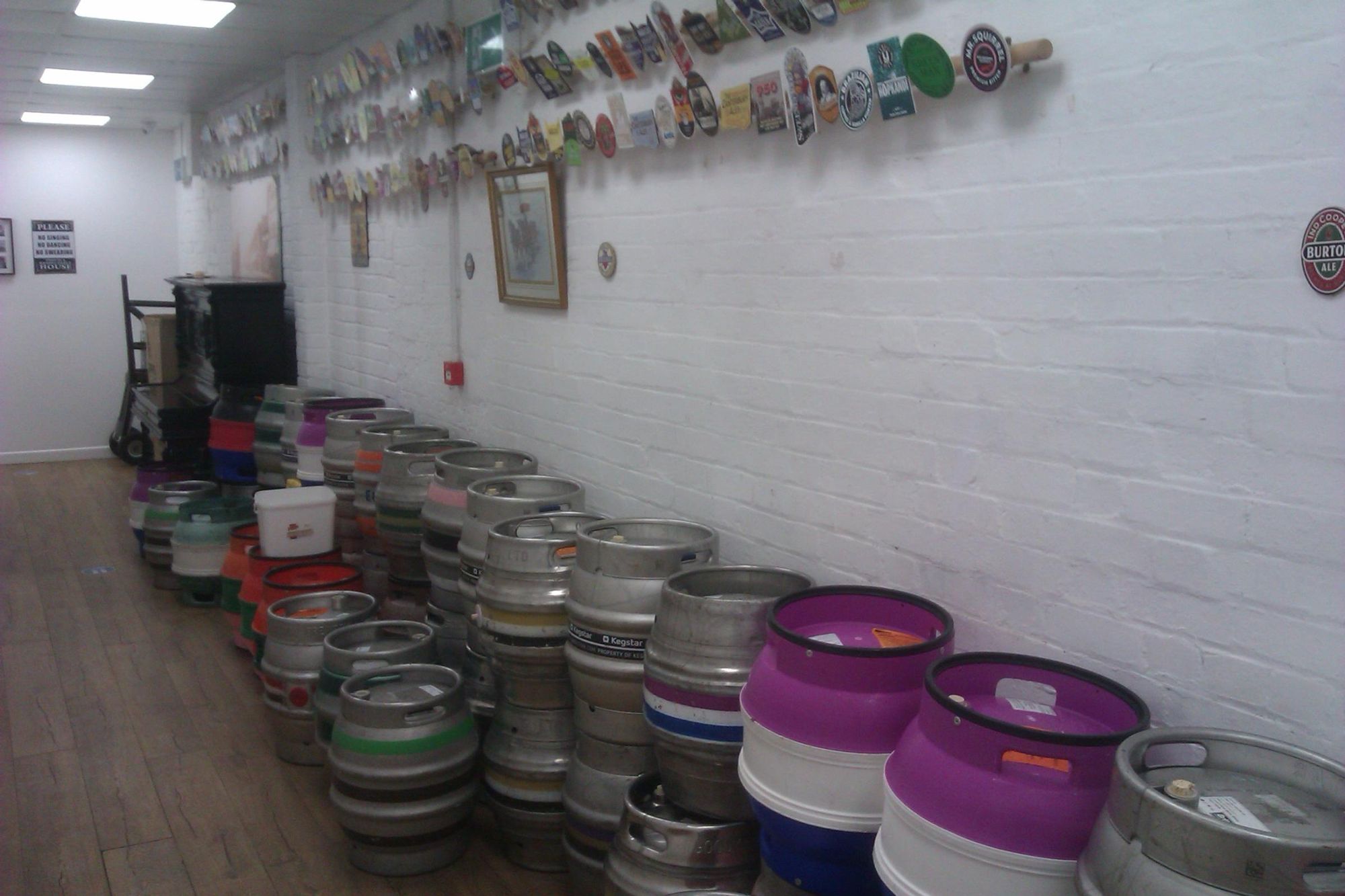 Long corridor to the loos. (Bar). Published on 21-10-2022
