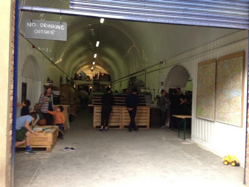 Inside peek. (Pub, Bar). Published on 03-08-2014