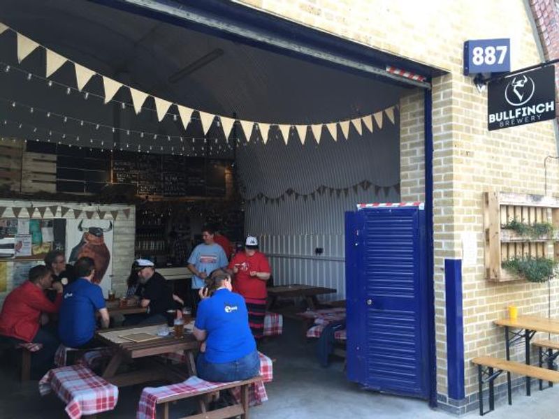 Entrance and seating. (Pub, Bar, Key). Published on 17-08-2016