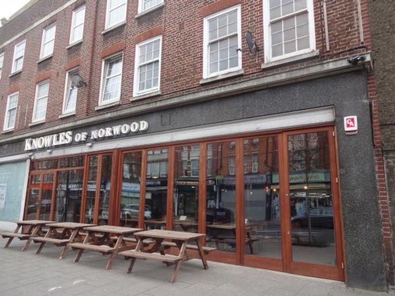 Street frontage. (Pub, External). Published on 27-02-2016 
