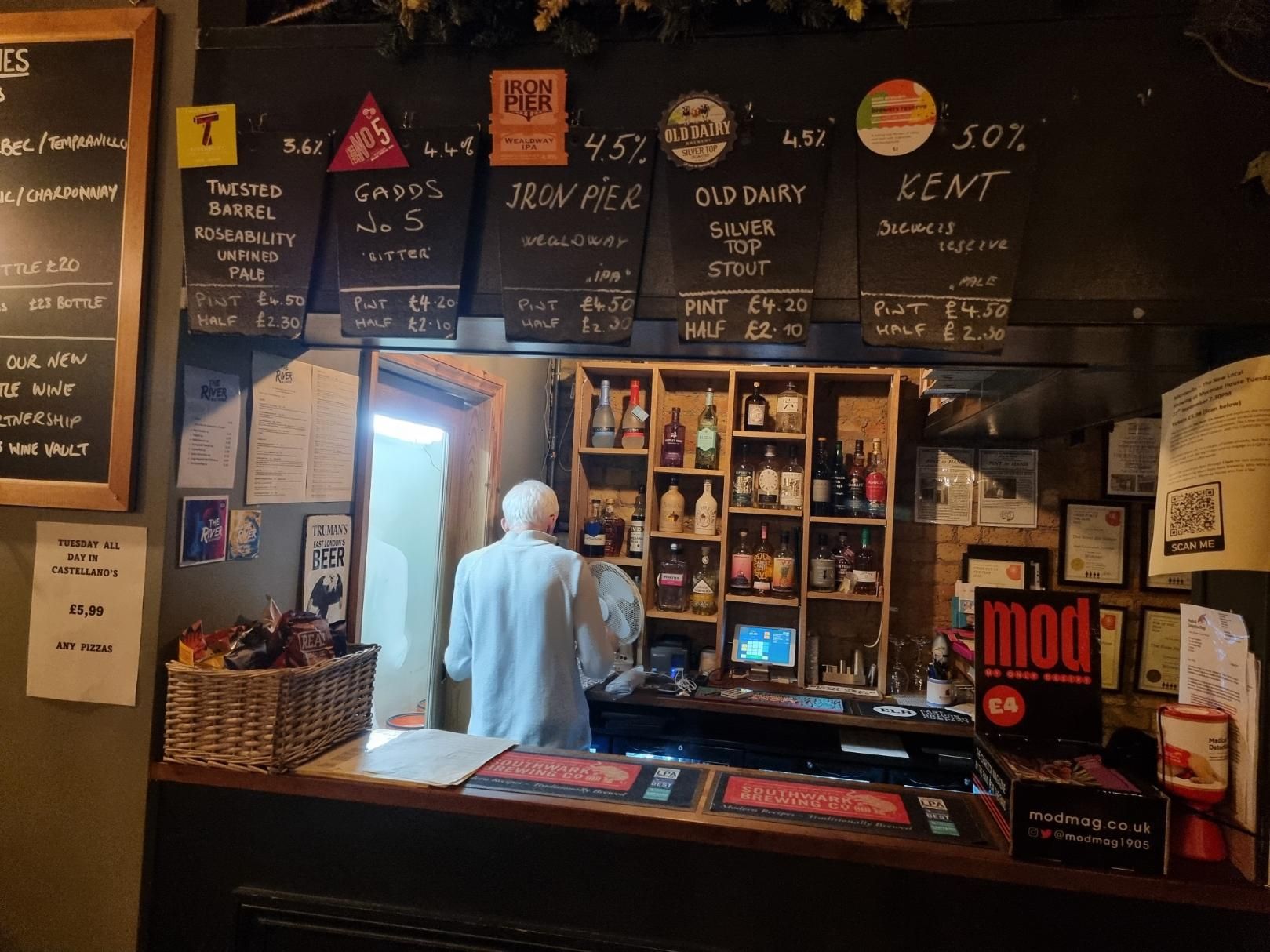 The bar with cask ale menu above. (Pub, Bar). Published on 23-09-2022